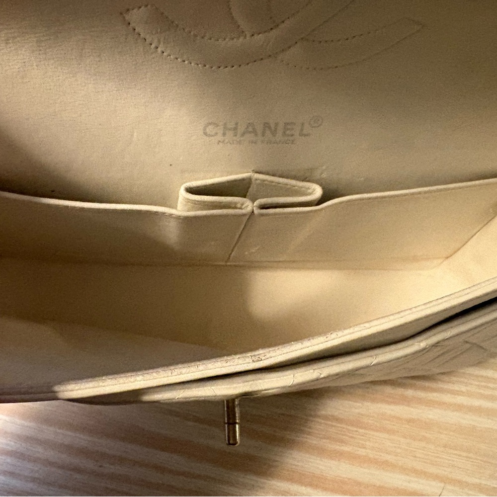 Chanel Classic Flap White Size Medium - Picture 6 of 16